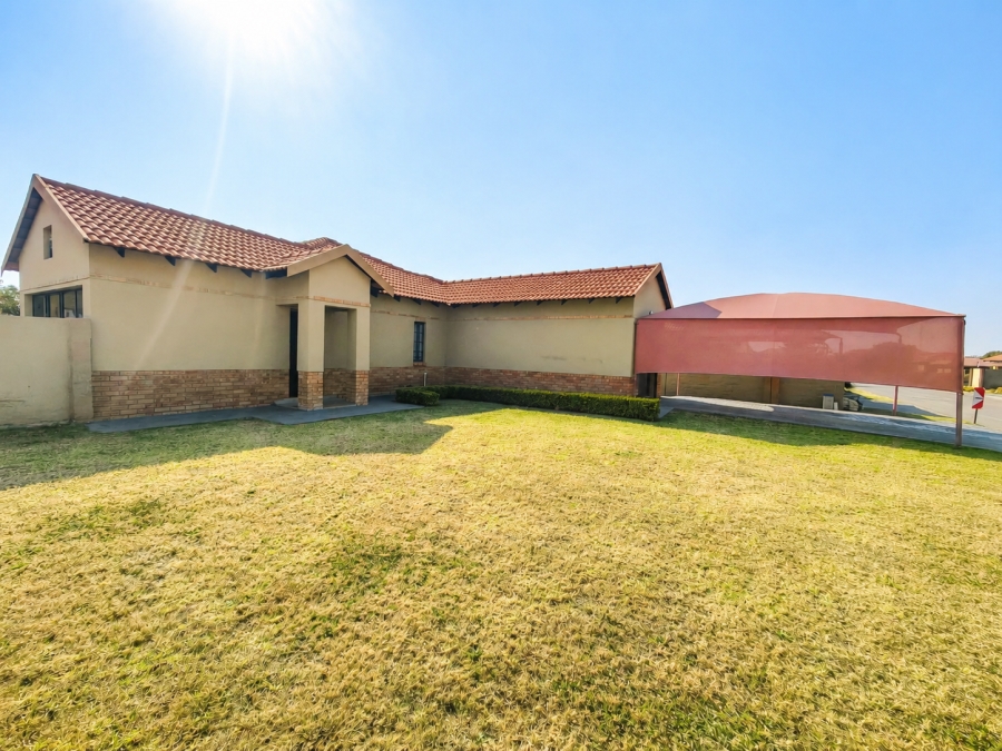 3 Bedroom Property for Sale in Waterkloof East North West
